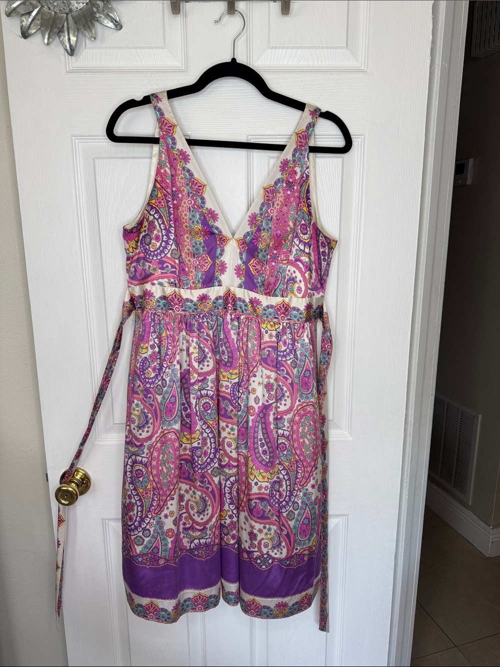 ECI V-Neck Paisley Midi Dress in Pink & Purple Sz 12. Tie back.